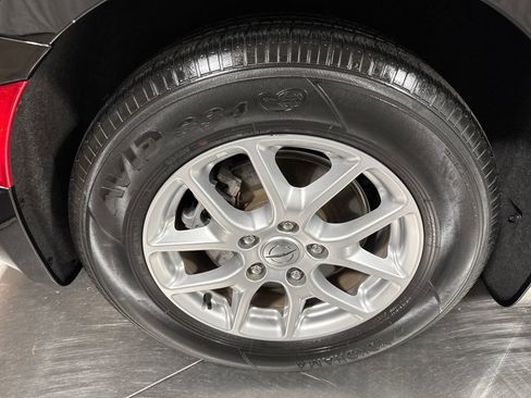 Used 2023 Chrysler Pacifica Touring-L FWD image 13