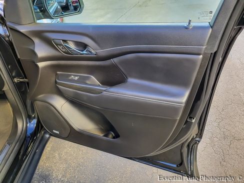 Certified 2023 GMC Acadia SLT image 32