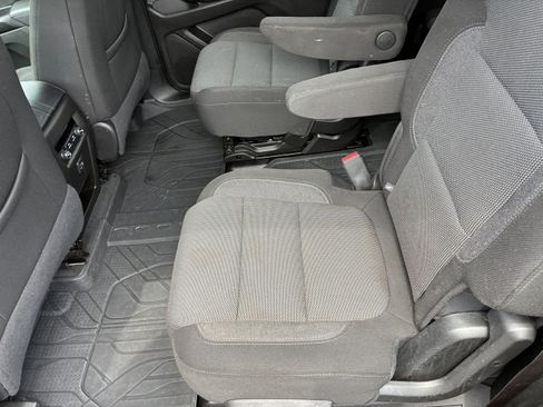 Used 2023 Chevrolet Traverse LT FWD image 15