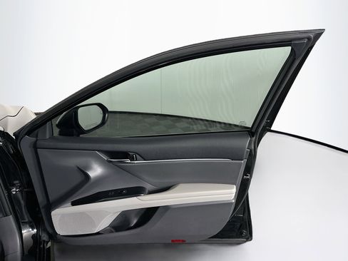Used 2020 Toyota Camry LE w/ Convenience Package FWD image 30