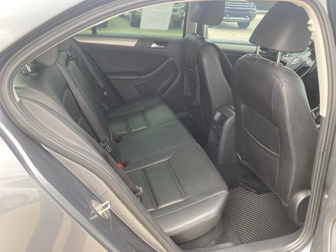 Used 2017 Volkswagen Jetta SE FWD image 19