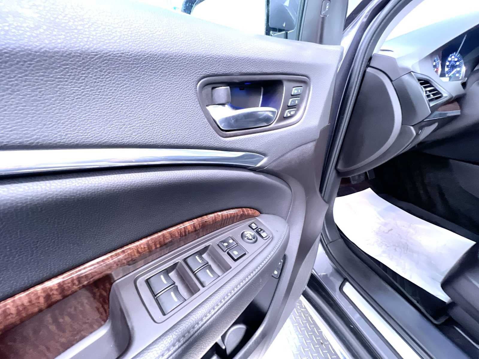 Used 2018 Acura MDX w/ Technology Package AWD/4WD image 12