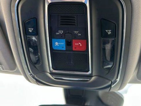 Used 2023 Jeep Grand Cherokee Laredo AWD/4WD image 48