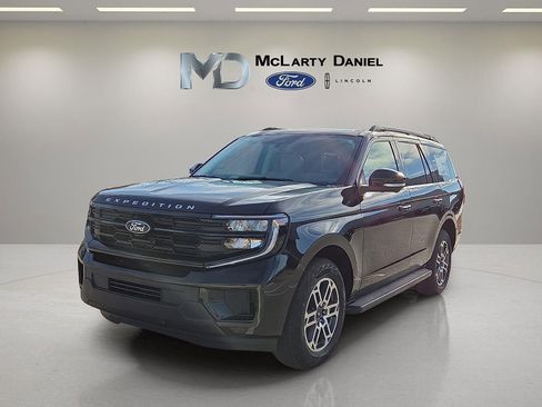 New 2026 Ford Expedition Active image 2