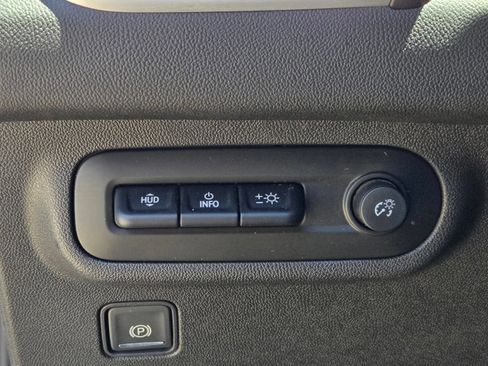 Used 2022 GMC Terrain SLT w/ Infotainment Package II FWD image 16