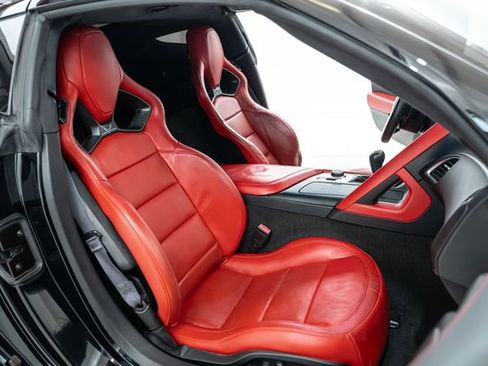 Used 2015 Chevrolet Corvette Z06 w/ 3LZ Preferred Equipment Group image 23