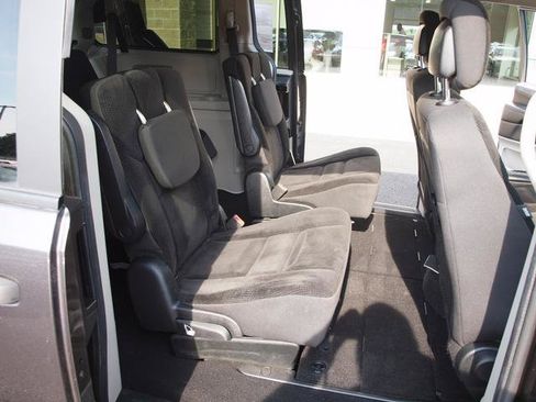 Used 2019 Dodge Grand Caravan SE FWD image 7
