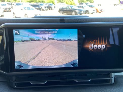 Used 2024 Jeep Gladiator Sport AWD/4WD image 22