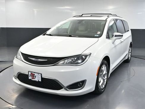 Used 2020 Chrysler Pacifica Limited FWD image 12