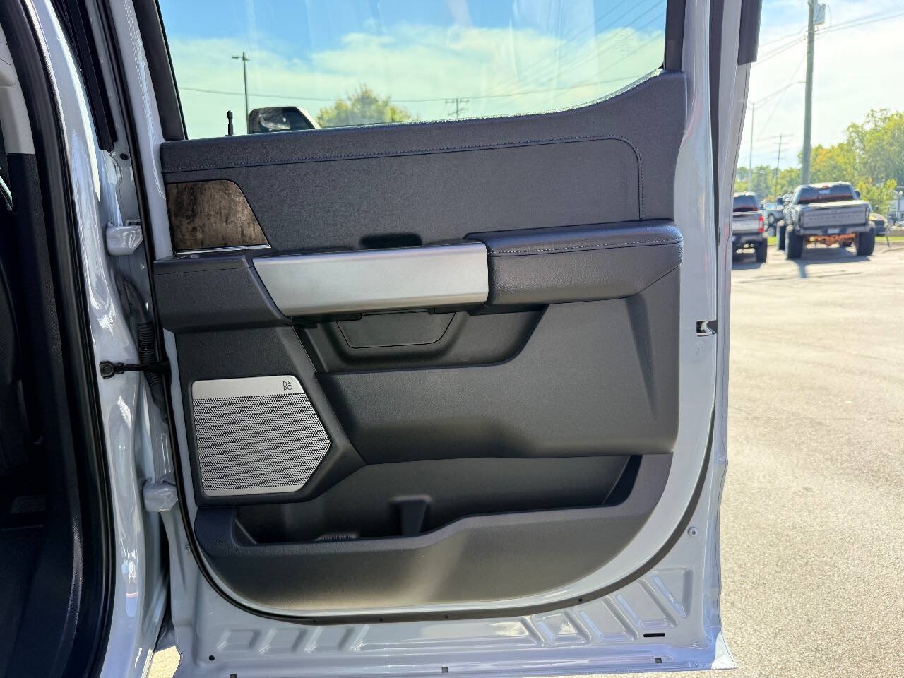 Used 2025 Ford F350 Lariat w/ Lariat Ultimate Package AWD/4WD image 39