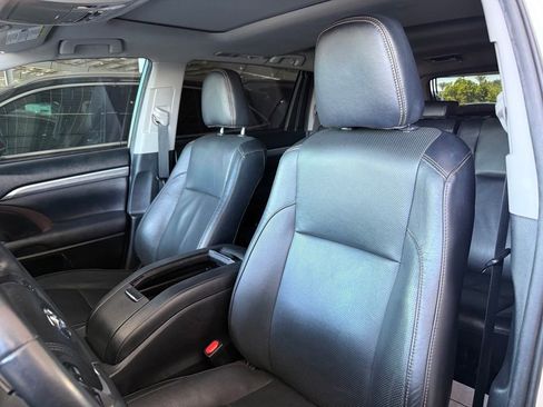 Used 2019 Toyota Highlander Limited AWD/4WD image 3