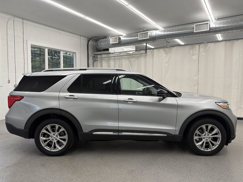 Used 2021 Ford Explorer Limited w/ Equipment Group 301A AWD/4WD image 4