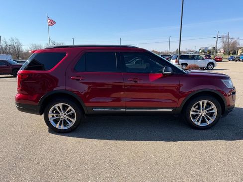 Used 2019 Ford Explorer XLT w/ Equipment Group 202A image 6