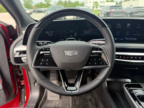 Used 2025 Cadillac Lyriq Luxury w/ LPO, Floor Liner Package AWD/4WD image 20