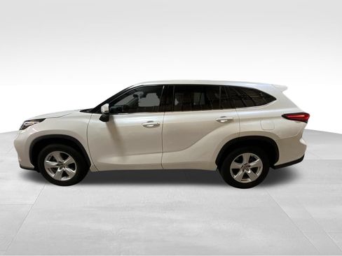 Used 2022 Toyota Highlander L FWD image 8
