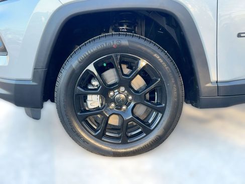 New 2026 Jeep Compass Latitude image 11