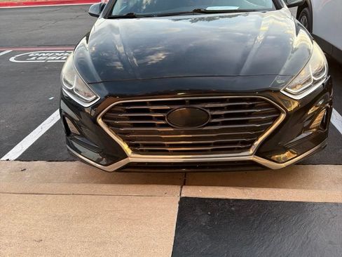 Used 2018 Hyundai Sonata SE FWD image 2