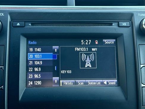 Used 2017 Toyota Camry SE image 11