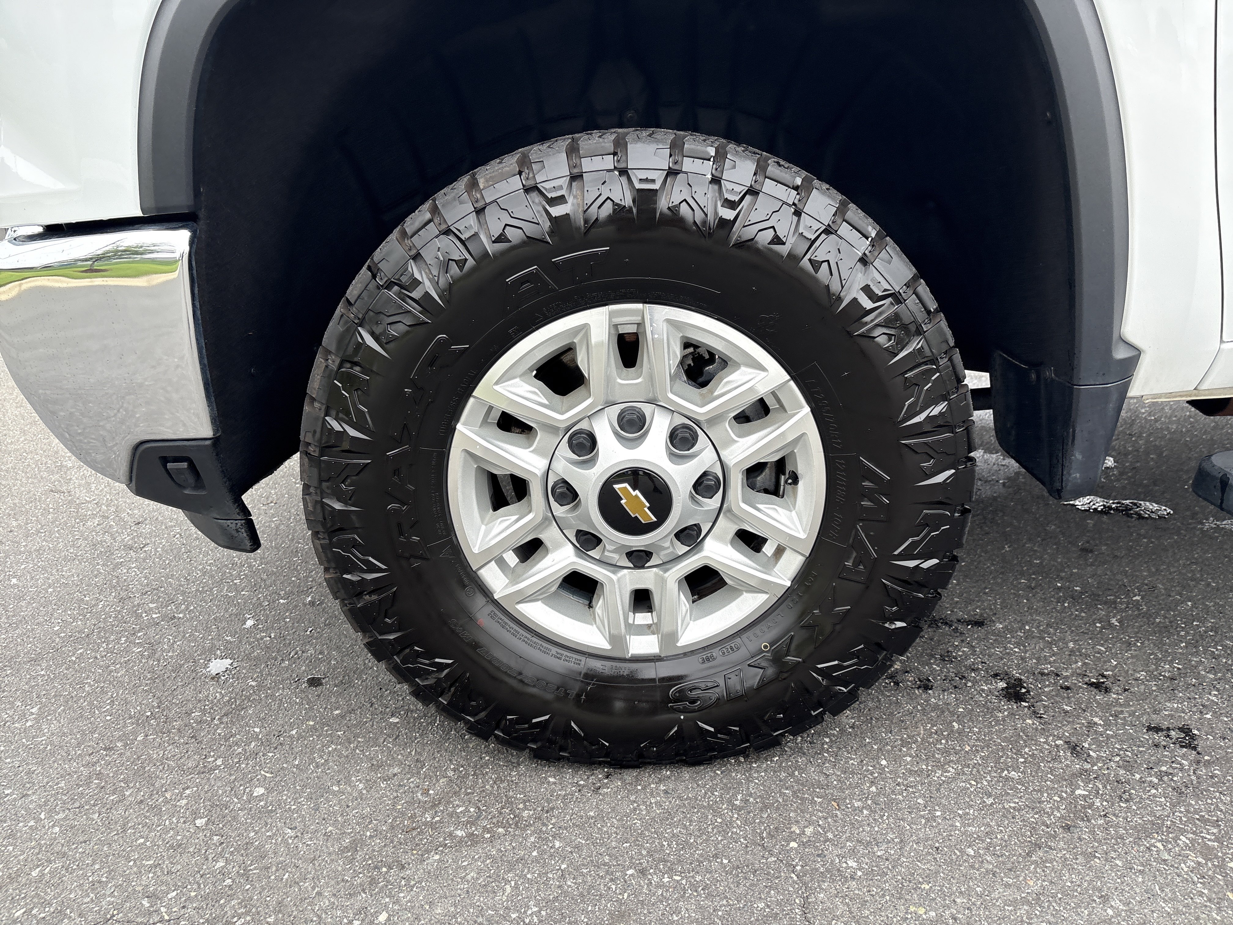 Used 2025 Chevrolet Silverado 2500 LT w/ Convenience Package AWD/4WD image 14