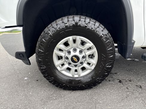 Used 2025 Chevrolet Silverado 2500 LT w/ Convenience Package AWD/4WD image 14