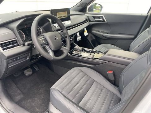 New 2026 Mitsubishi Outlander LE FWD image 7