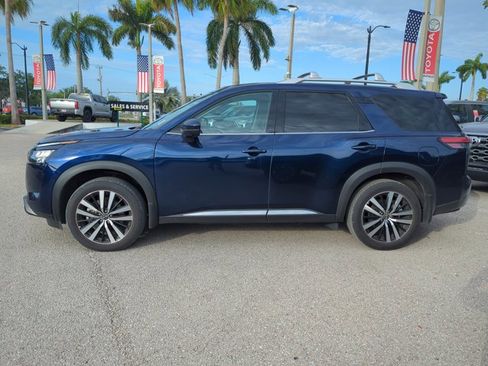 Used 2025 Nissan Pathfinder Platinum w/ Cargo Package image 5