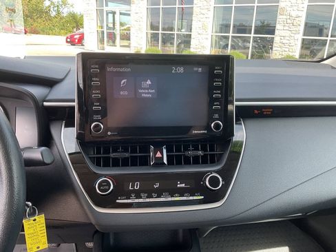 Used 2021 Toyota Corolla LE FWD image 25