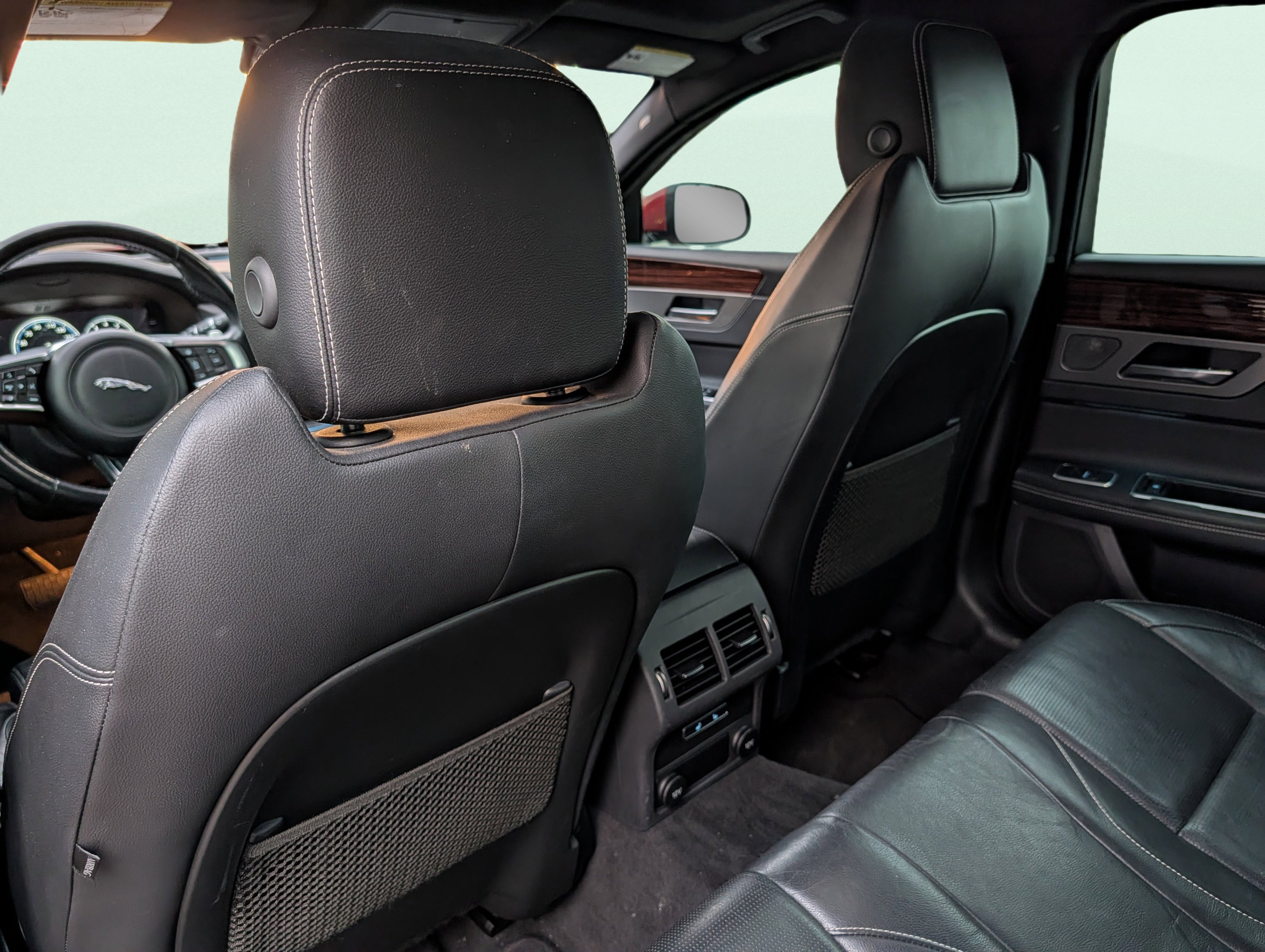Used 2018 Jaguar XF S RWD image 21