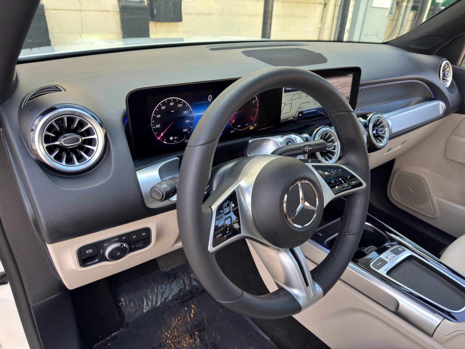 Used 2024 Mercedes-Benz GLB 250 w/ Exclusive Package image 13