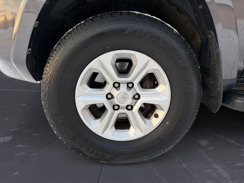 Used 2017 Toyota 4Runner SR5 Premium image 10