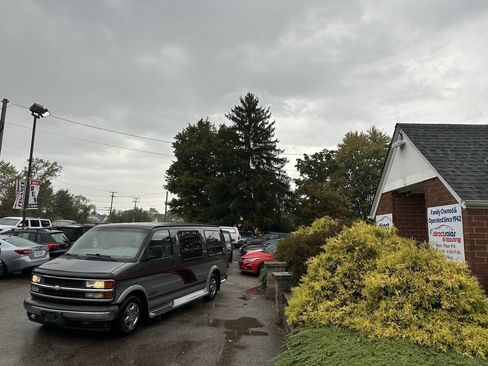 Used 1997 Chevrolet Express 1500 image 1