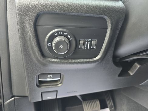 Used 2025 Jeep Grand Cherokee L Limited image 20