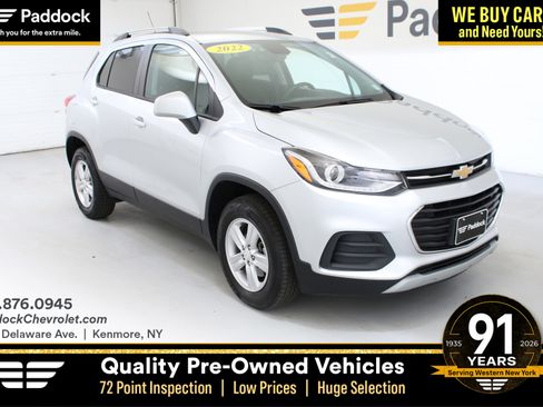 Used 2022 Chevrolet Trax LT AWD/4WD image 1