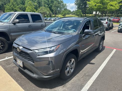 Used 2022 Toyota RAV4 XLE w/ Convenience Package AWD/4WD image 2