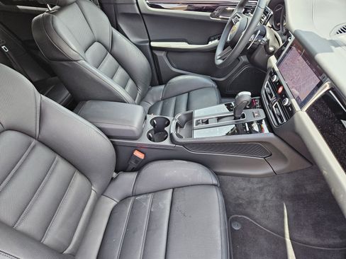 Certified 2026 Porsche Macan AWD/4WD image 15