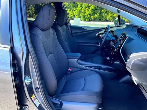 Used 2022 Toyota Prius LE image 8