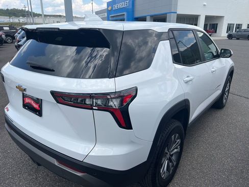 Used 2025 Chevrolet Equinox LT AWD/4WD image 4