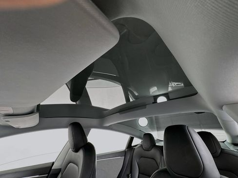 Used 2024 Tesla Model 3 Standard Range RWD image 9