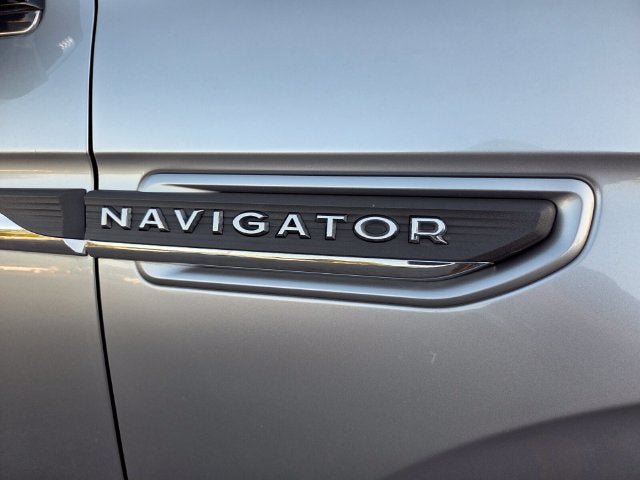 Used 2023 Lincoln Navigator Reserve AWD/4WD image 21