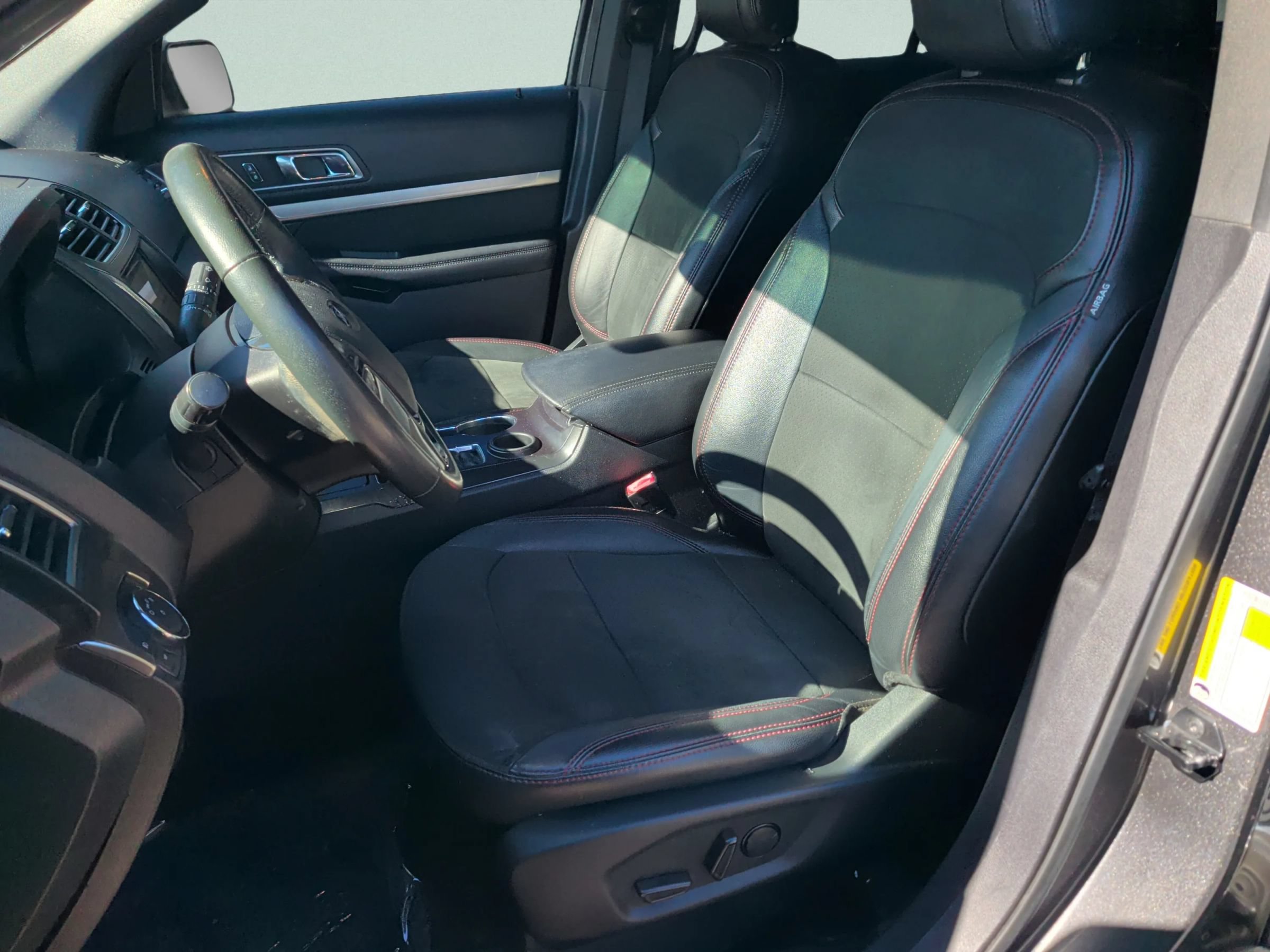 Used 2019 Ford Explorer XLT w/ Equipment Group 202A FWD image 13