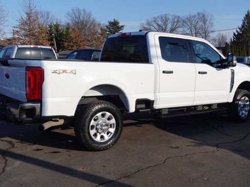Used 2024 Ford F250 XLT image 3