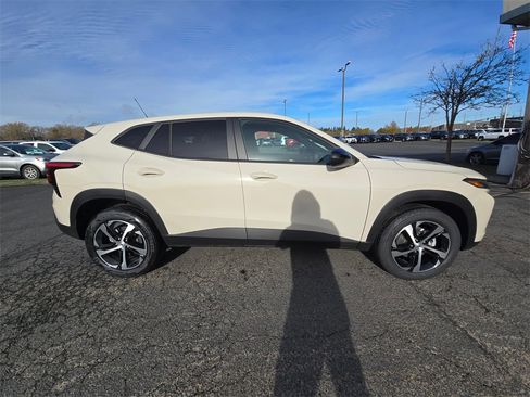New 2026 Chevrolet Trax RS w/ Sunroof Package image 2