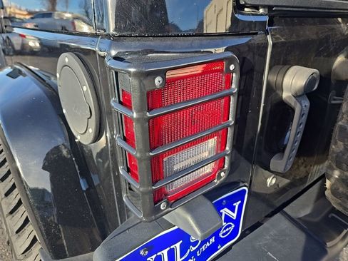 Used 2017 Jeep Wrangler Unlimited Rubicon image 31