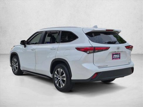 Used 2023 Toyota Highlander XLE FWD image 7