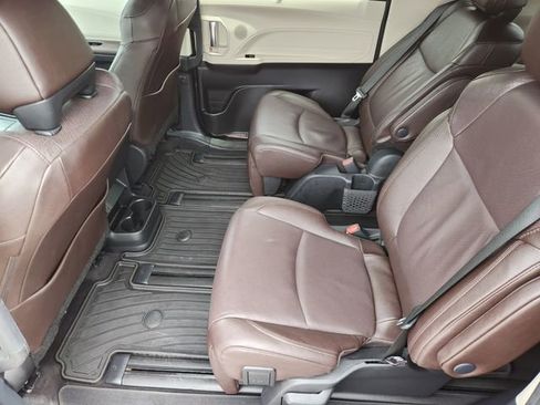 Certified 2024 Toyota Sienna Platinum FWD image 26
