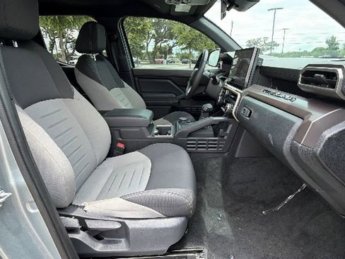 Used 2025 Toyota Tacoma TRD Sport AWD/4WD image 38