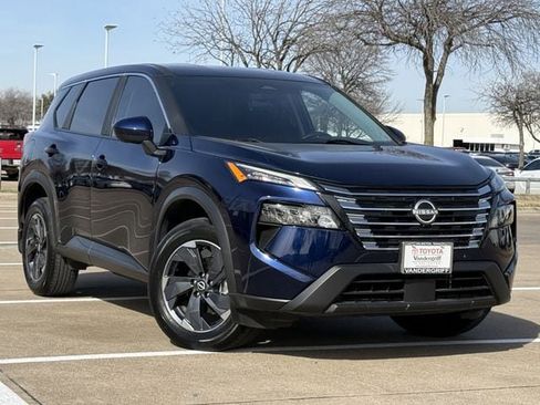 Used 2024 Nissan Rogue SV image 2