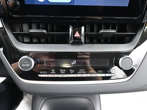 Used 2025 Toyota Corolla LE image 25