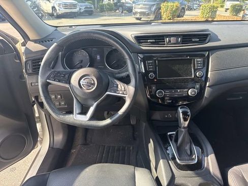 Used 2018 Nissan Rogue SV FWD image 5