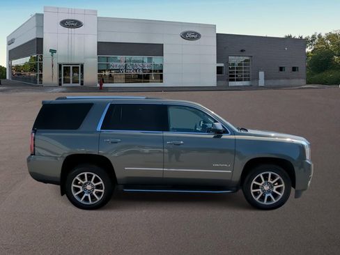 Used 2017 GMC Yukon Denali w/ Open Road Package image 12
